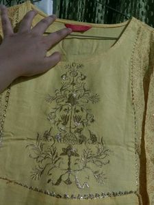 Yellow Embroidered Kurta (brand new ) never wore o