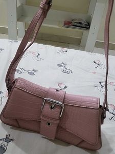 Chic Pink Croc-Embossed Shoulder Bag