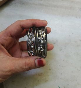 Sparkling Floral Bangles Set