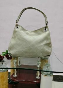Chic Hobo Bag - Versatile Style