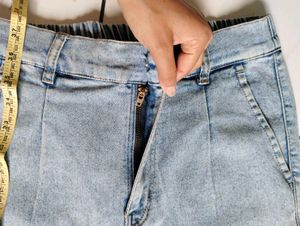Light Wash Pleated Baggy Jeans