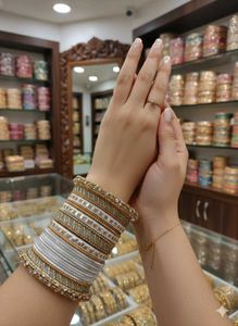 sophisticated metal bangles chhoda set..