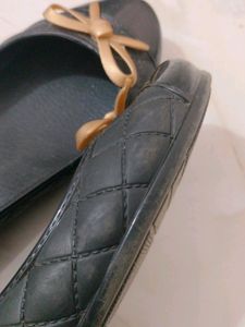 Black Ballerinas With Bow Detail