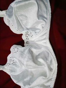 🇳🇿💫🎀Elegant White Satin Lace Bra