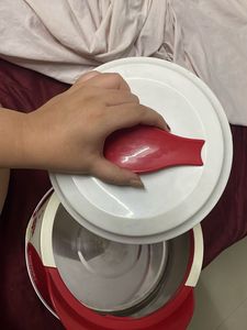 Milton Red Insulated Casserole Dish