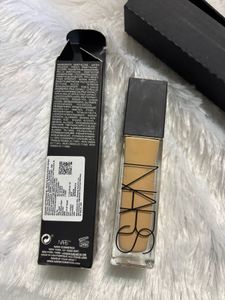5 combo NARS Natural  Foundation and huda powder