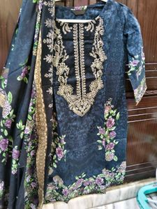 Elegant Black Kurta with Floral Embroidery