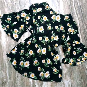 Daisy black top