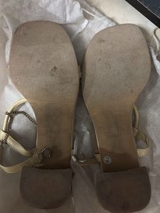 Stylish Strappy Flat Sandals