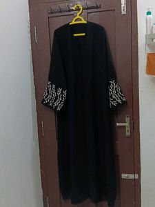 Elegant Black Abaya with Leaf Embroidery