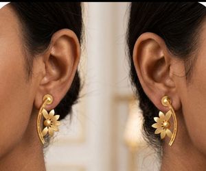 Gold Tone Flower Earrings