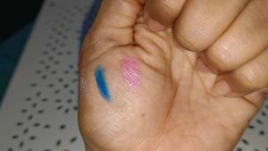 Vibrant Eyeshadow eyeliner crayon in Pink