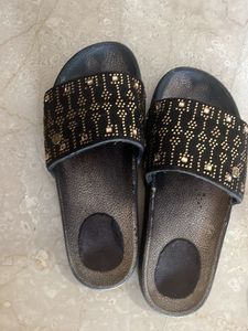 Carlton London  Embellished Black Slides si