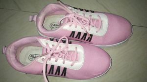 Price Drop Brand New pink Shoe