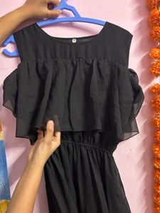 Chic Black Cold Shoulder Maxi Dress
