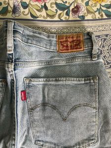 Light Wash Ripped Jeans