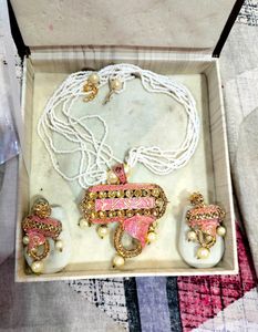Beautiful Pearl Necklace Set