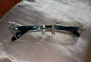 Unique Eyewear Fashion Statement