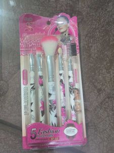New Unused 5 Fashion Brush Sets