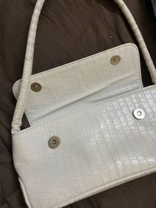 Chic White Croc Embossed Shoulder Bag