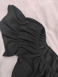 Chic Black Puff Sleeve Crop Top