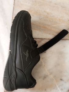Kangaroo  Black Double Strap Sneakers