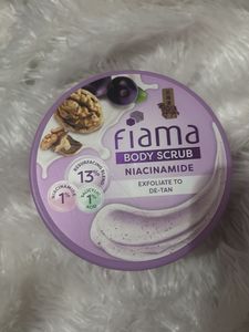 Fiama Body Scrub - Exfoliate to De-Tan