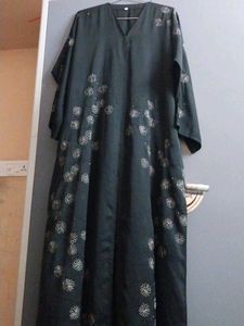 Elegant Black Abaya with Floral Embellishments