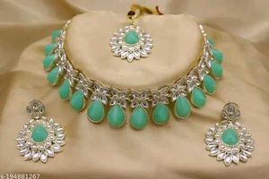 Green jewellery set....