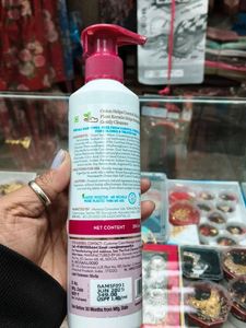 Mamaearth Onion Hair Fall Control Shampoo