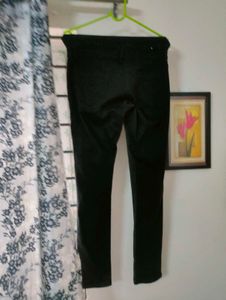 DEAL BLACK STRETCHABLE JEANS FOR WOMEN