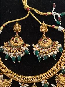Golden stunning necklace set