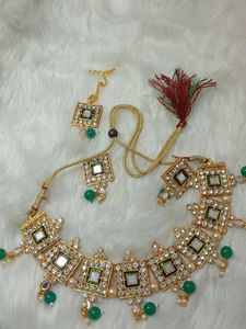 mirror plus minakari Giri green color necklace des
