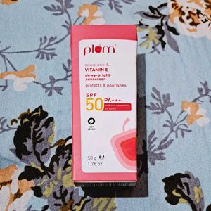 Plum Squalane &amp; Vitamin E Dewy-Bright Sunscreen SP