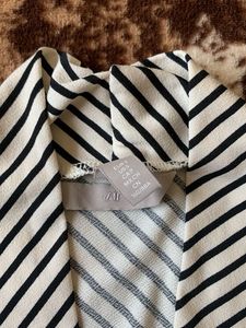 Striped v-shape top