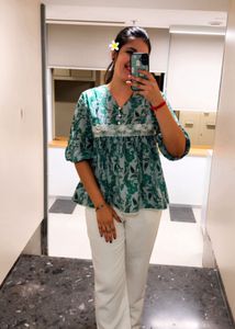 Chic Printed Kurta with Lace Detail
