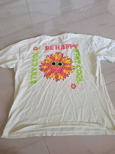 Graphic "Be Happy" T-Shirt