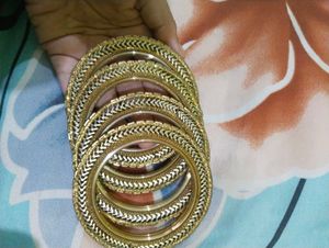 Set of 4 Embellished Bangles