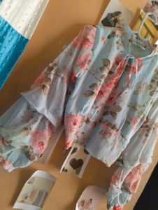 🌸Chic Floral Balloon Sleeve Blouse🌸