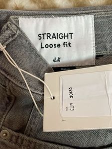 H&amp;M New Straight Loose fit Lightweight Jeans