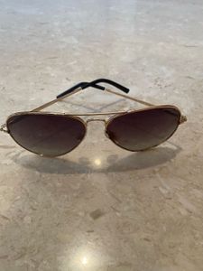 Polaroid Wayfarer Sunglasses. Unisex