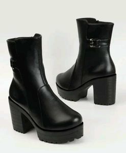 Chic Black Platform Boots