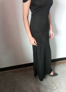 Elegant Off-Shoulder Black Maxi Dress