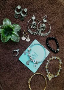 Assorted Women's Jewelry Set