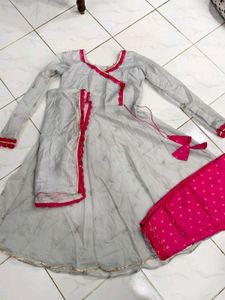 Elegant Grey Kurta Set with Pink Trim