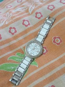 Elegant White and Gold Chronograph Watch