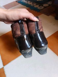 Suede Ankle Boots 👢