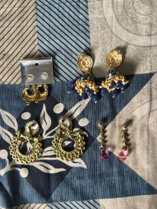 Set of 4 traditional Earrings