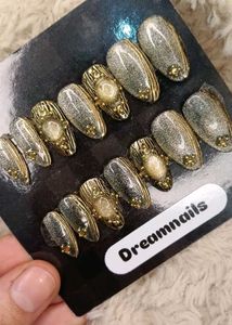 Dreamnails Press-On Nail Set price for one