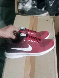 NEW NO USED SPORTS SHOES FOR MAN.